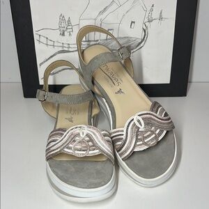 Softwaves Pipa Sandals Kaki Raffia Women’s Size US 9.5